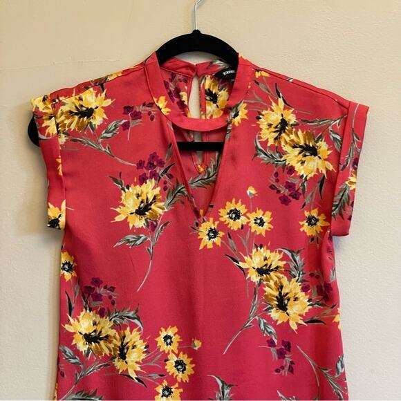 Express XXS short sleeve turtleneck floral blouse cut out - Picture 2 of 7